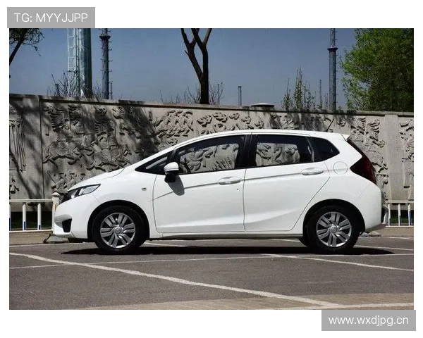 阿萨尔森训练完顺手买了辆超跑，说是为了省油