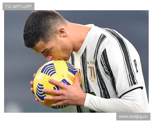 莱万凌晨四点喝蛋白粉的样子，像极了被经纪人绑架的顶流